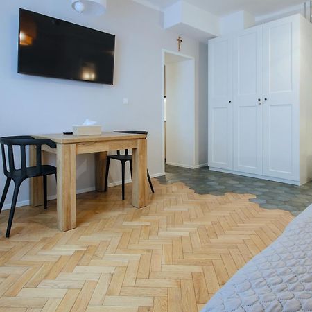 Kana - Stylish Apartment In Krakow Pomorska - Close, Wifi, Smart Tv Красков Екстериор снимка
